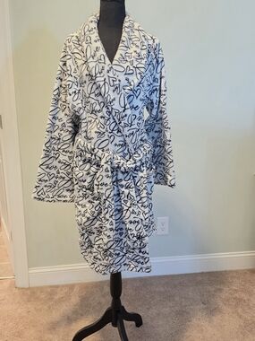 NWOT Victoria’s Secret Plush Fleece Robe Love Print Belted Size M/L